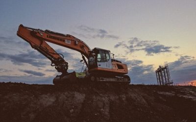 Pilih Excavator Hitachi atau Komatsu?