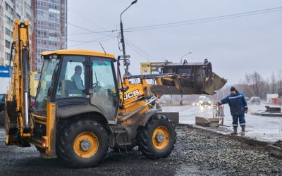 8 Tips Ampuh Merawat Alat Berat di Musim Hujan