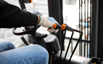 Apa Saja Tugas dan Syarat Menjadi Operator Forklift?